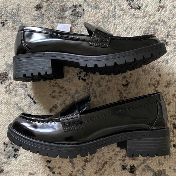 Old Navy Shoes - Faux Leather Chunky Heel Loafers